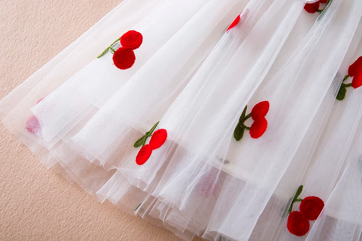 Verão novo vestido de manga voadora para meninas crianças arco morango bordado malha vestido de princesa vestido de bebê menina para 1-5 anos