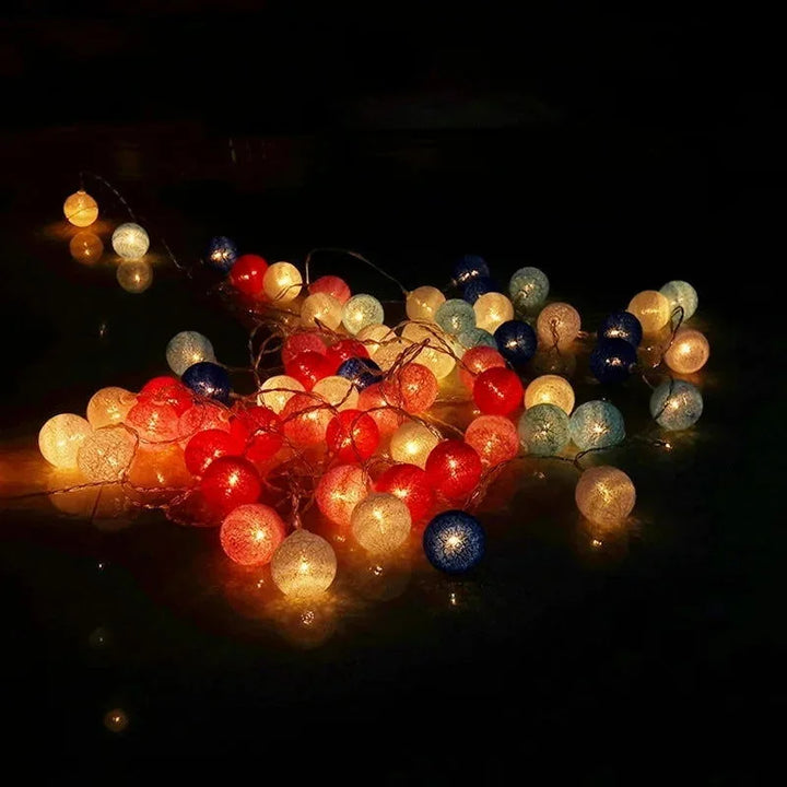 Cordão de Luzes com Bolas de Algodão Ama Mamma - Iluminação Encantadora com Energia USB - Ama Mamma