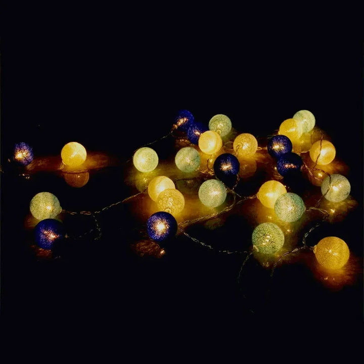 Cordão de Luzes com Bolas de Algodão Ama Mamma - Iluminação Encantadora com Energia USB - Ama Mamma