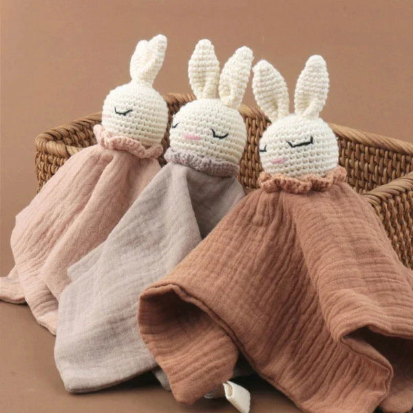 Naninha Carinhosa com Coelhinho de Crochê Ama Mamma - Ama Mamma