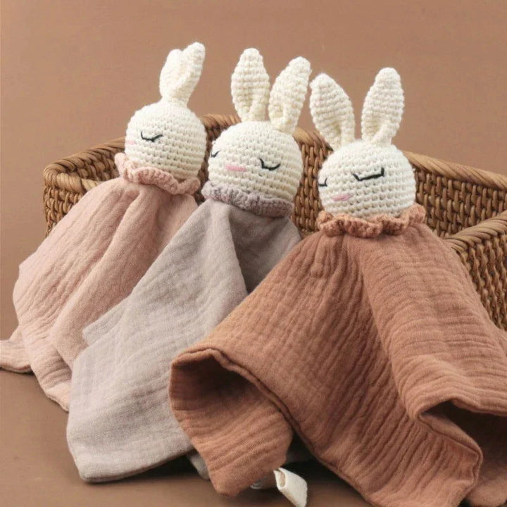 Naninha Carinhosa com Coelhinho de Crochê Ama Mamma - Ama Mamma