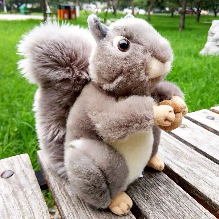 Pelúcia de Esquilo Realista com Cauda para Crianças Ama Mamma - Ama Mamma